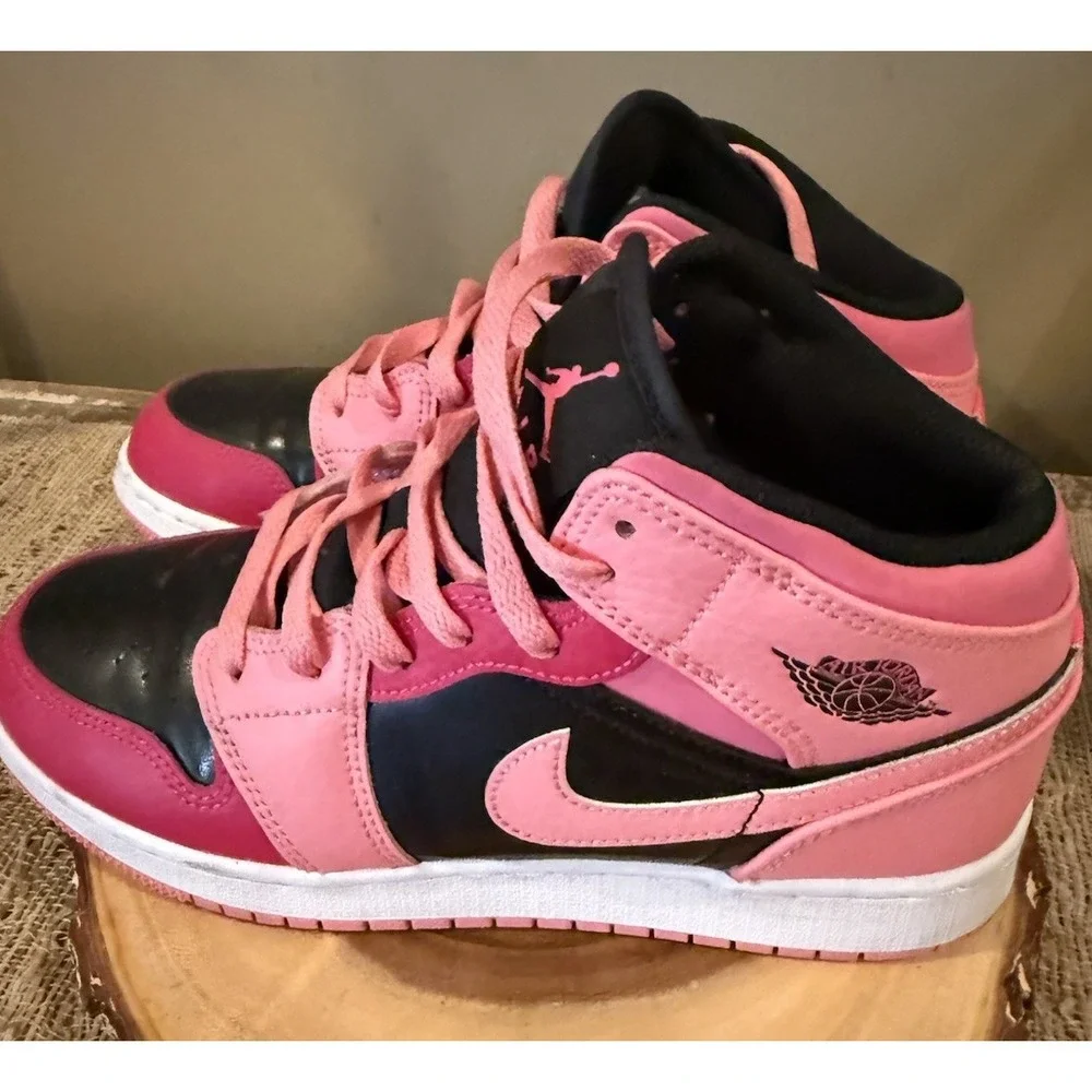 Nike Air Jordan 1‎ Mid GS Coral Pink Black 554725 662 Kids 6Y  Women's 7.5 8
